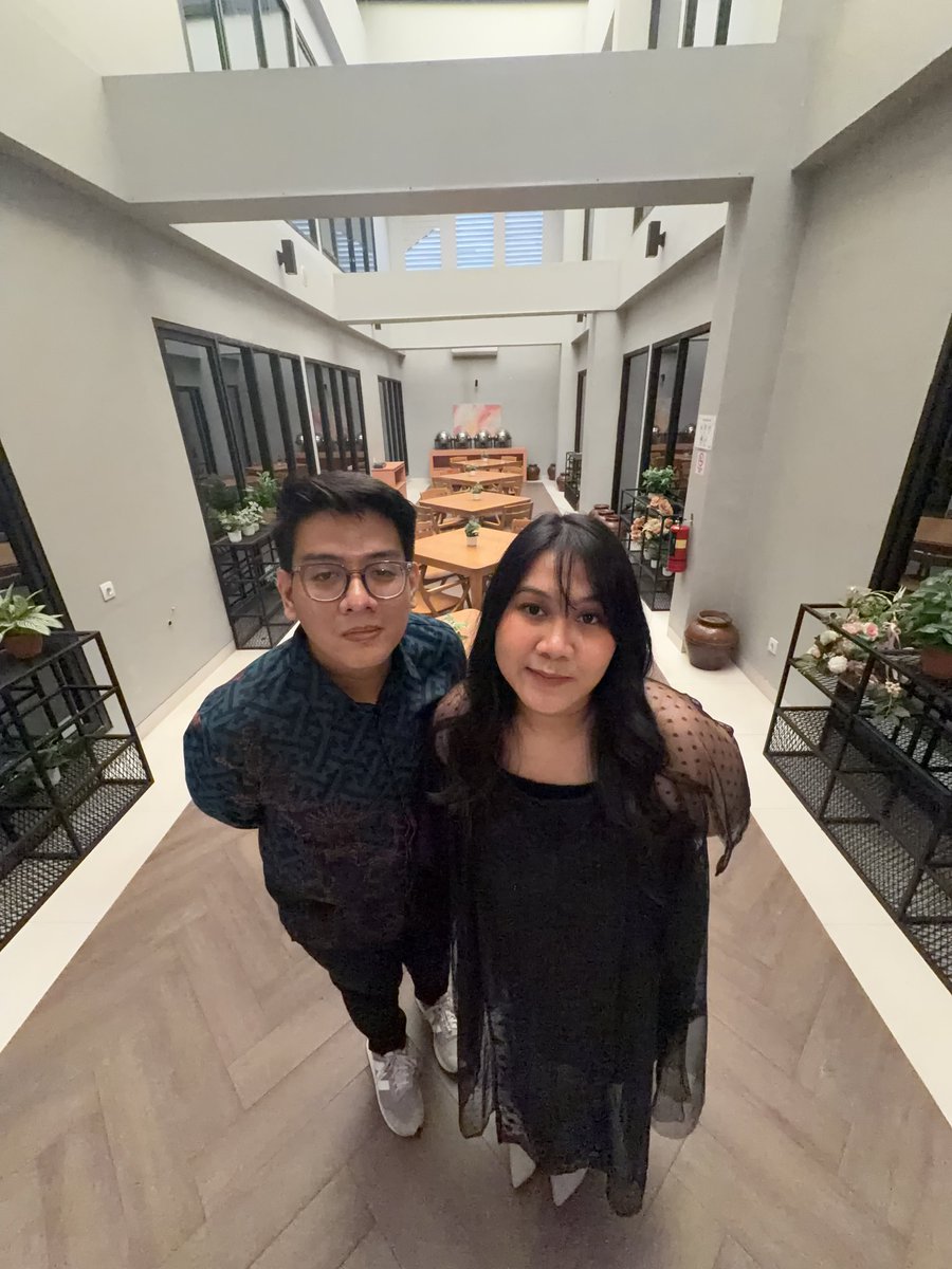 dandy_hutomo's tweet photo. Happy anniv sayangku @lilbakhlul https://t.co/9XzrnFZJmE