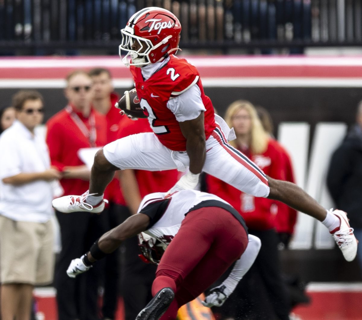DashJones2_'s tweet image. Blessed and thankful to receive my 9th division 1 offer from Western Kentucky. 

Thank you @_CoachMartin_  for believing in me! 🙏🏽

@RegJones20 
@HeirFootball 

#DashJones / #DashIsland 🌴🔐 / #HeirFootball /