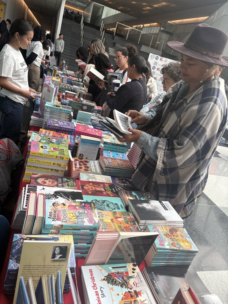 Word Up Community Bookshop/ Librería Comunitaria tweet media