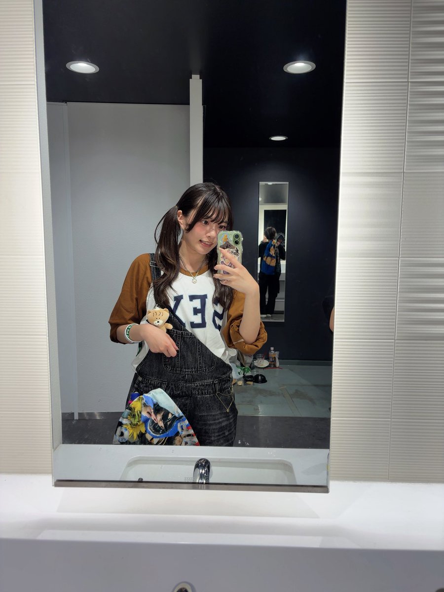 maimyon94's tweet photo. @aimyonGtter みょんちゃんんん！！！
久しぶりにフェスのみょんちゃんを拝めてうれしかった！！！
最高でした😭😭🤍🤍🤍

目頭キラキラしてるのも似合っててかんわいかった😭😭😭

とっっっても自慢の大好きな人！！！
今日もうたっていてくれてありがとう！ https://t.co/5VN2EDOdOt