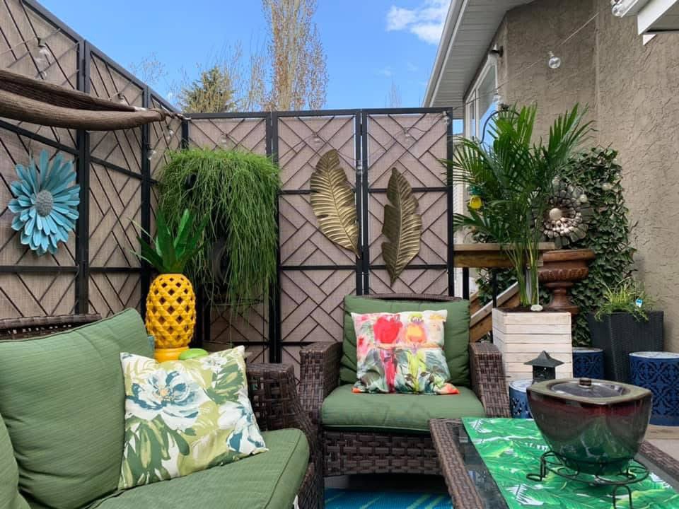tetecakescreate's tweet image. My patio is officially open for business. 

Let’s film your product here! 

Whether it be a beverage, outdoor decor, rugs, gadgets etc. the list goes on! 

#ugc #ugccreator #ugccommunity #genxugc #ugccanada