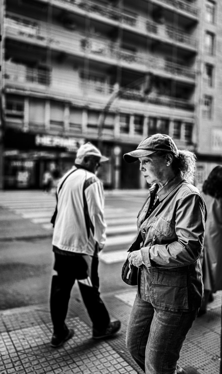 jomez35's tweet image. “Es inútil buscar una clave, una palabra, una raíz, un original del que todos seamos una simple copia.”

Orhan Pamuk.

#photooftheday #streetphotography #fotografía #photography