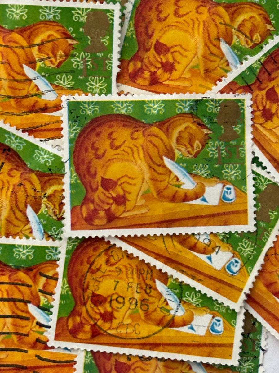 SPStamps's tweet image. A lovely stamp featuring Orlando the marmalade cat. Just a reminder, in the UK, you can purchase as many stamps as you want for a flat postage fee of £3.75. simplypostagestamps.etsy.com/listing/449173…  #cats #marmaladecat #postagestamps #journal #stampcollection