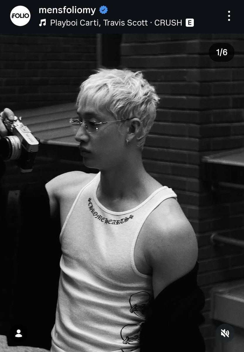 Channies_stars's tweet image. 📰| Both mensfolio &amp;amp; mensfoliomy made posts about #BangChan Instagram post wearing Chrome Hearts

"STAYs, don't you just love it when your man is in his bag?

The @Stray_Kids' leader has always had a soft spot for #chromehearts, but this time it's all clicking"

#방찬 #バンチャン