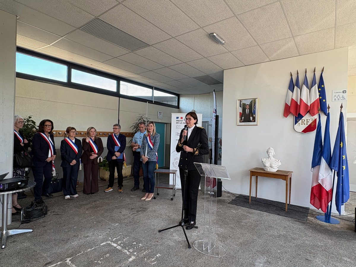 Image de Préfète de la Haute-Savoie - #Citoyenneté | Jeudi 23 avril, Isabelle Arrighi, sous-préfète de St Julien a présidé une cérémonie d