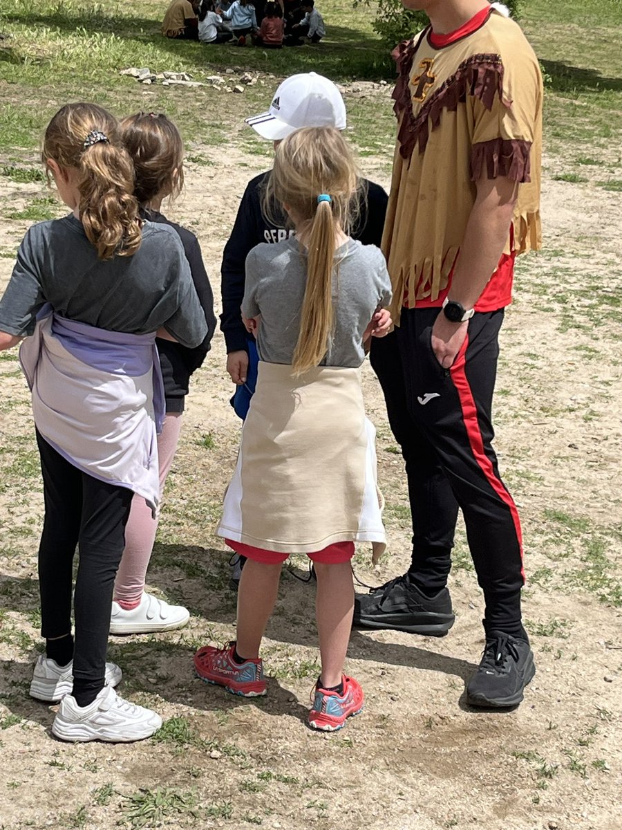 TamaraMusicHBST's tweet photo. Ha salido el sol y estamos encantados con nuestras tribus🪶 @HBSTORREJON @SaraG_Humanitas @PatriHBST @Patricia_HBST https://t.co/fz3dKA4fT2