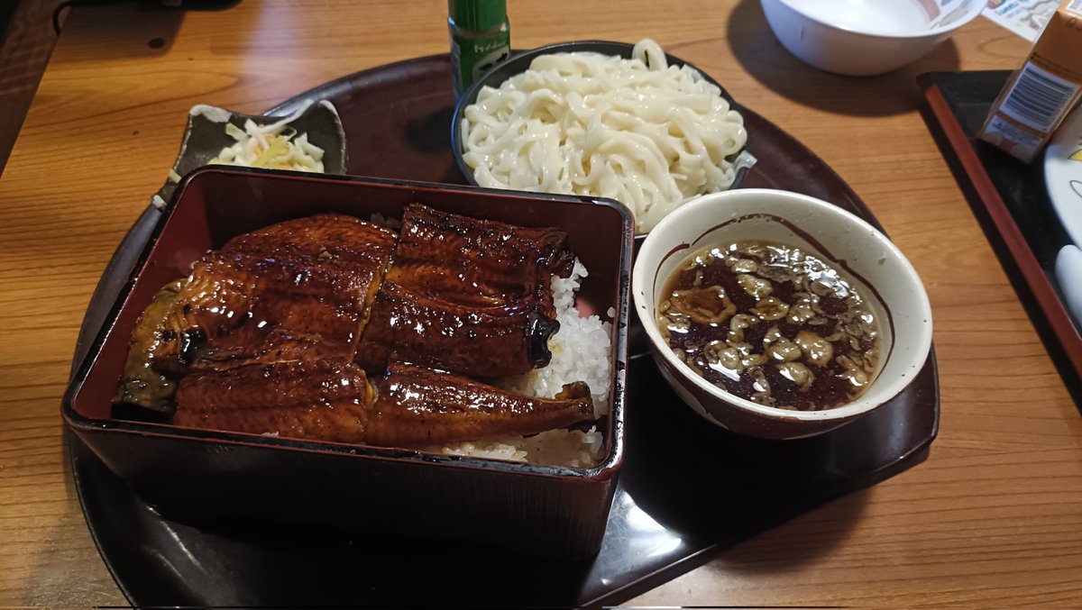 asiantea's tweet photo. #クリエイト・レストランツ #株主優待 期限は5月末。
自腹じゃなかなか食べられない鰻重を #いっちょう で。そりゃ鰻屋さんとはモノが違うけど、良いんです。タダですから。
今期は順調に消化できてるのであと1回で使い切る見込。でも #SFP も忘れずに使わないと💦 https://t.co/EfCpao8lPH