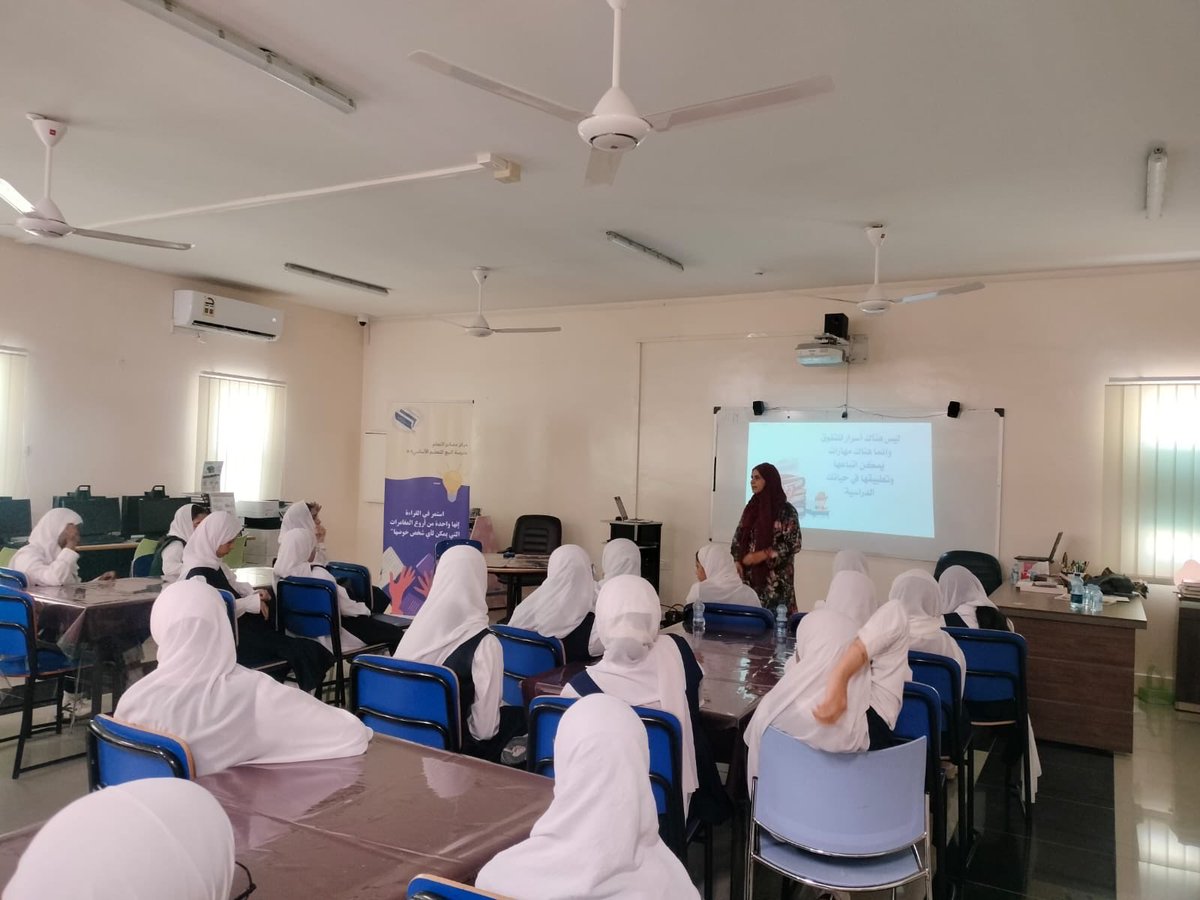 alnbaschool's tweet photo. استضافت الأخصائية الاجتماعية بمدرسة الأستاذة المدربة مبروكة الجرداني، لتقديم محاضرة بعنوان "أسرار النجاح في الامتحانات"، وذلك للطالبات، تزامناً مع قرب فترة الاختبارات. وقد تناولت المحاضرة عدداً من المحاور المهمة، من أبرزها أساليب الاستذكار الفعّال، وتنظيم الوقت، وطرق التغلب على القلق والتوتر أثناء الامتحانات، بما يسهم في رفع مستوى التحصيل الدراسي لدى الطالبات وتحقيق أفضل النتائج.