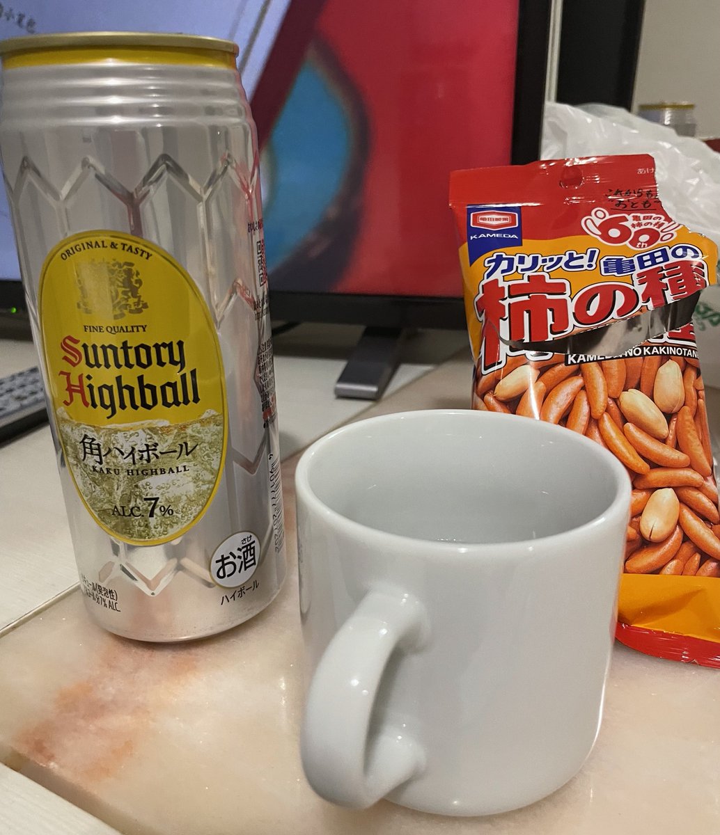 旅の楽しみ
ホテル1人呑み🍺

松尾清憲さんのアルバム聴きながらハイボールで明日への
燃料補給👍