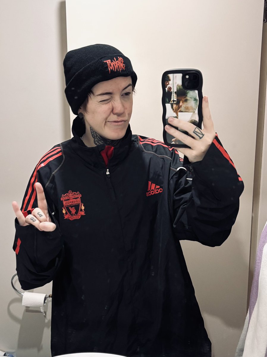 itsjeswilliams's tweet image. my gf gave me an early birthday present 🫠❤️🖤 #adidas