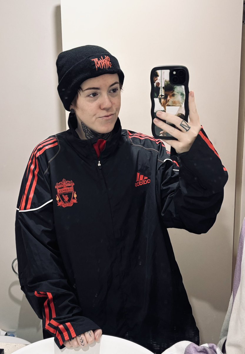itsjeswilliams's tweet image. my gf gave me an early birthday present 🫠❤️🖤 #adidas