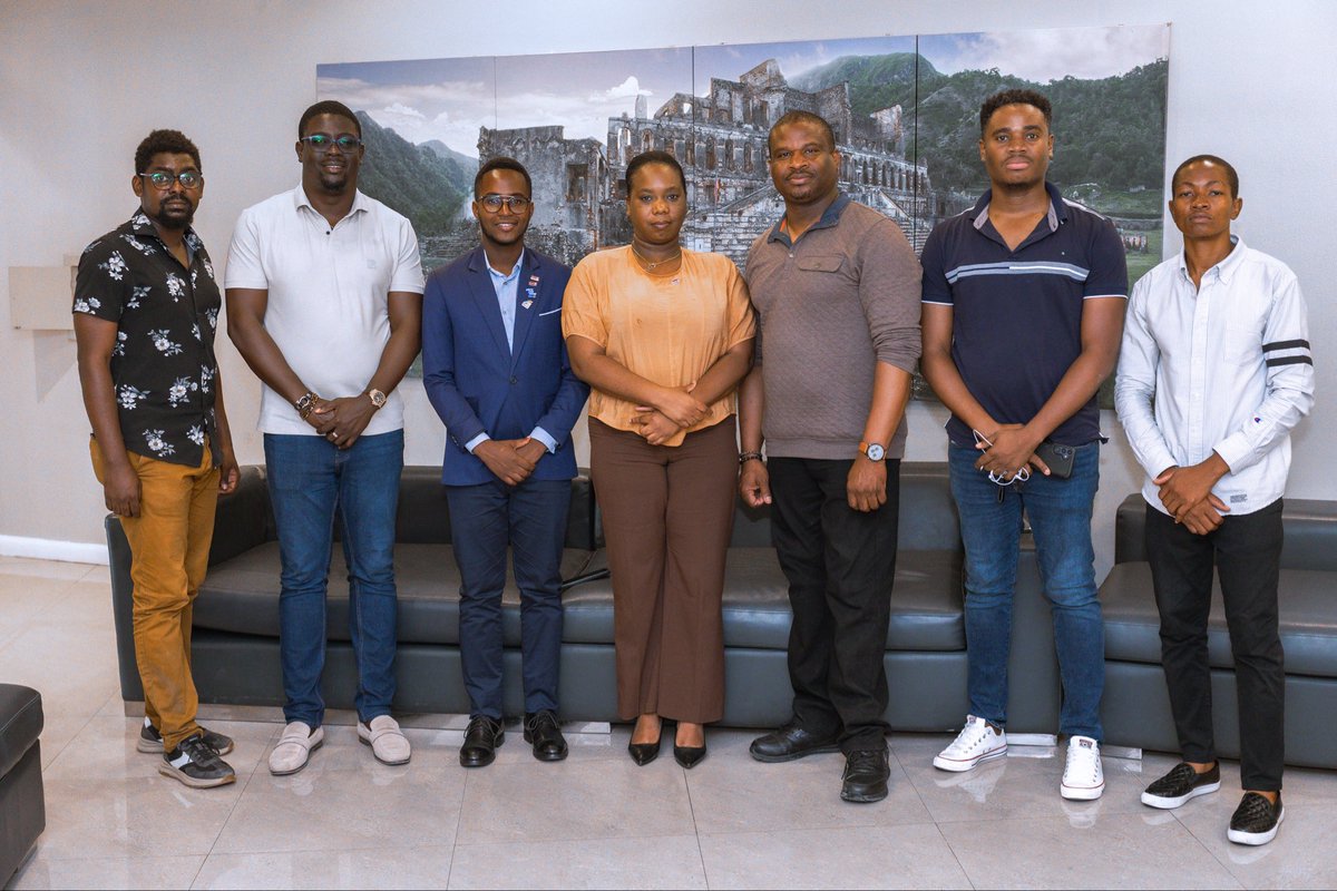 coachbenbens's tweet photo. Pandan nou t ap òganize yon aktive “ Get together” ak kèk manb @vwarezoyo, nou te pwofite pou nou rankontre 2 responsab CLUB ROTARACT DE PORT AU PRINCE.

CLUB ROTARACT DE PORT AU PRINCE se yon gwoup jèn ki deja pran anpil inityativ pozitif nan sosyete a. 17 Me k ap vini la a yo pral òganize 2eme foròm anyel yo sou tèm “Lajenès an Aksyon” 
Nou te kontan pale ak yo, antrevi a ap disponib nan jou k ap vini la yo.

Kamaradri, blag, anbyans pandan n ap travay sou yon dosye enpòtan fè pati fondamantal andan ekip nou.

Remèsiman espesyal pou @JerryTardieu ki mete disponib pou nou yon espas agreyab nan Oasis pou nou kapab soutni inityativ pozitif an favè lajenès.