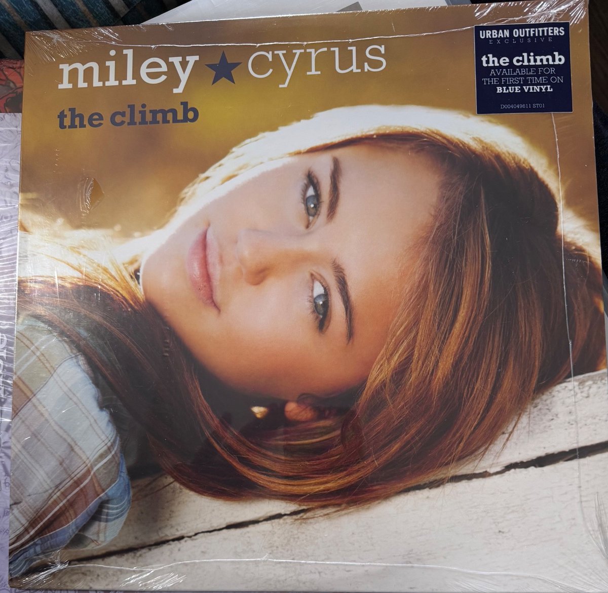 PreciousVinyl's tweet photo. Miley Cyrus The Climb Blue   Urban Outfitters 12" Single   
🔗 https://t.co/DmKqT0ngJC  
 #ad https://t.co/DwcRcuP37H
