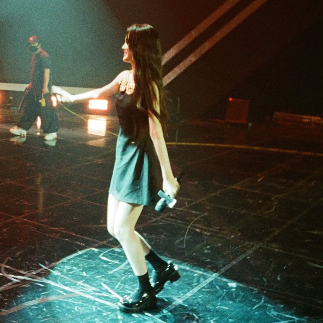 ⓘㅤ 𝙏𝙝𝙚 𝙨𝙩𝙖𝙜𝙚, illuminated by the rhythmic pulse of emerald lasers becomes the celestial arena where every movement is an expression of my tiny soul's cadence! Each step is the deliberate celebration!