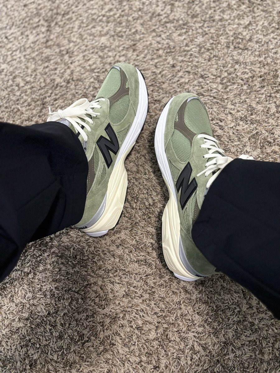 Moonman989's tweet image. #kotd #yoursneakersaredope @newbalance @jjjjound Happy Monday! Have a great day, be kind and be safe!! ✌🏻💚🖤
