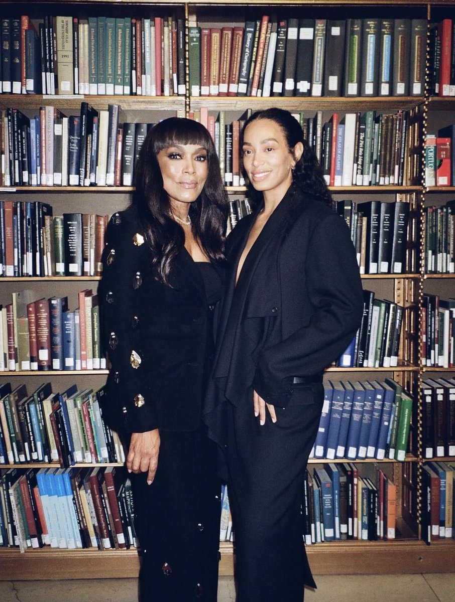 solange hourly tweet media