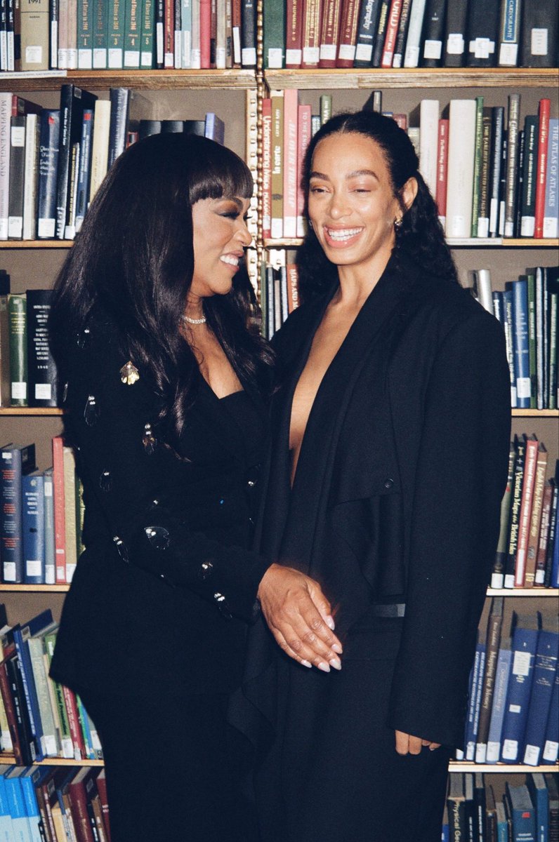 solange hourly tweet media