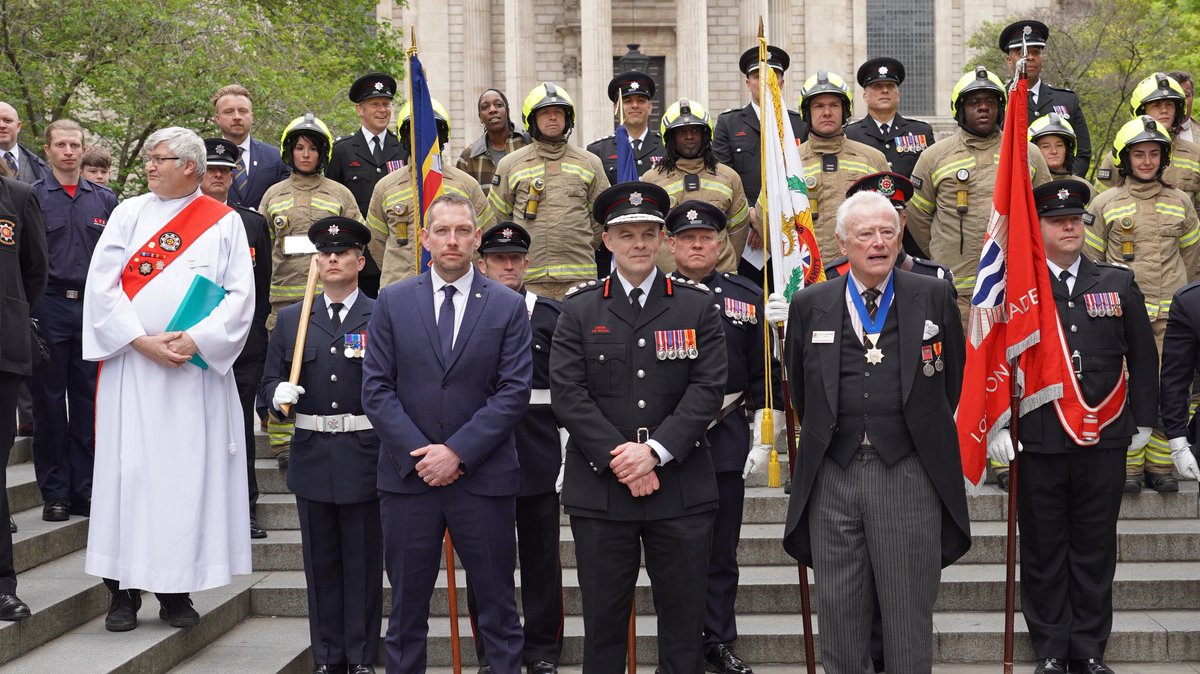 fbunational's tweet image. Solidarity with everyone who took part in the minute's silence for Firefighters Memorial Day.

We will never forget the bravery and sacrifice of over 2,300 firefighters who have died in the line of duty.

#WeRemember