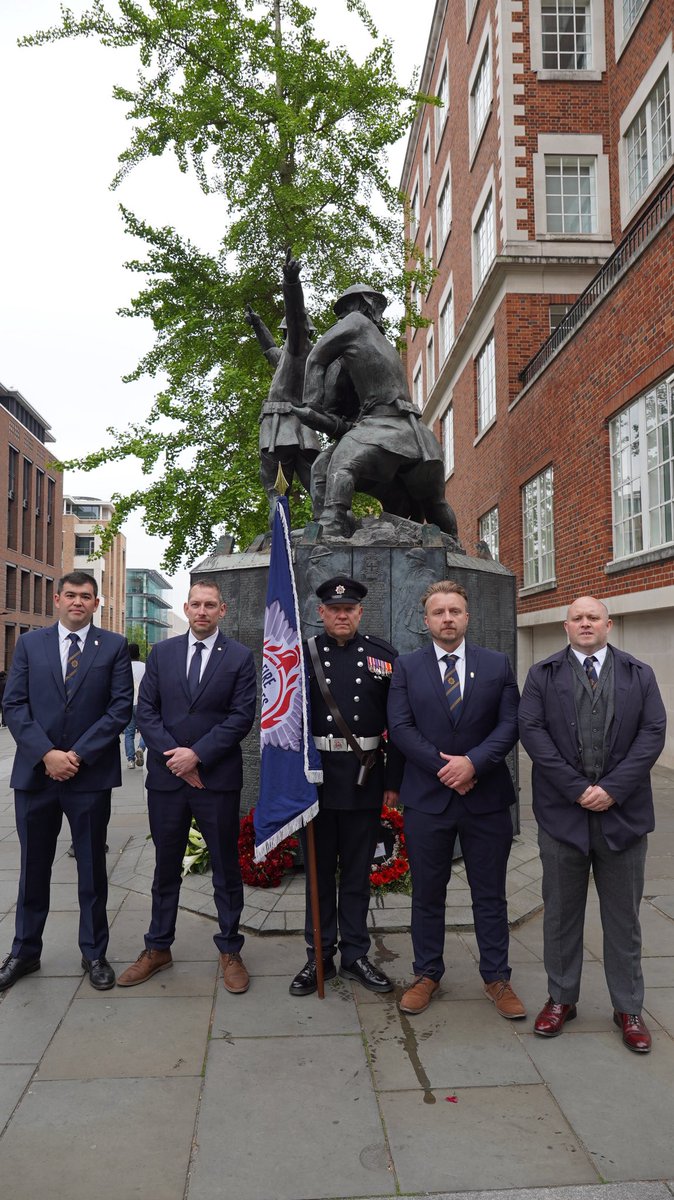 fbunational's tweet image. Solidarity with everyone who took part in the minute's silence for Firefighters Memorial Day.

We will never forget the bravery and sacrifice of over 2,300 firefighters who have died in the line of duty.

#WeRemember