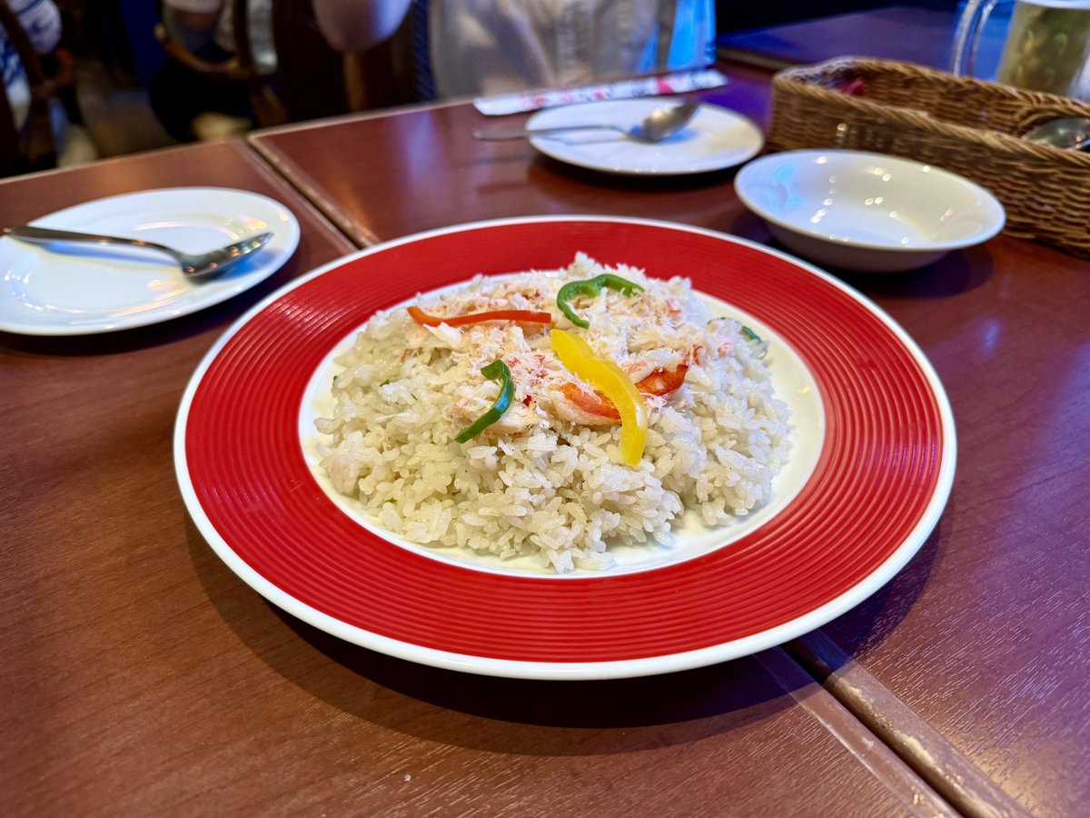 go_ma_3's tweet photo. 文フリ、ありがとうございました！
gomm本もあなわたZINEも、たくさんの方々のお手元に渡り、嬉しく思っております🥲
文フリ後はみんなでメヒコにて打ち上げ🦀🐟🦐🦪カニ雑炊が滋味深くて染み渡る美味しさだったよ…
#文学フリマ東京４２ 
#あなわたZINE 
#gomm https://t.co/A2cKAroOVv
