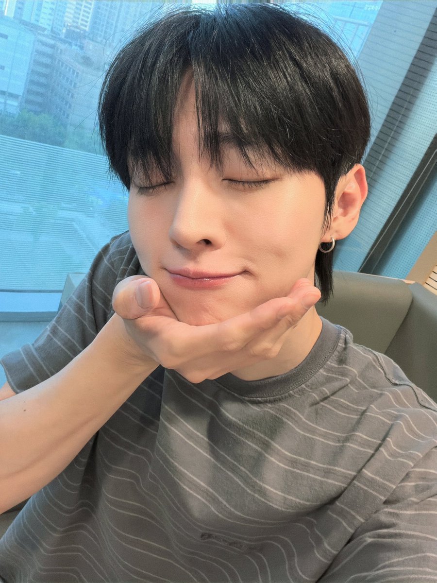윤지성 (Yoon Jisung) Official tweet media