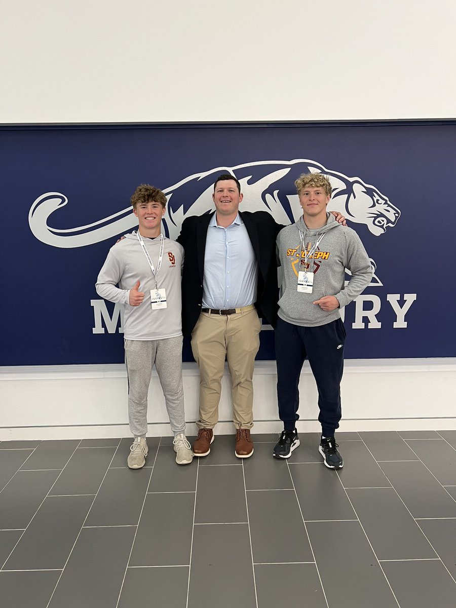 finn_kilmartin's tweet photo. Had an awesome day at @MiddFootball ⚪️🔵 🐆 Thank you for the great hospitality and chance to meet the staff! @MiddFBMandigo @CoachWoodring71 https://t.co/vd9d9JGNUE