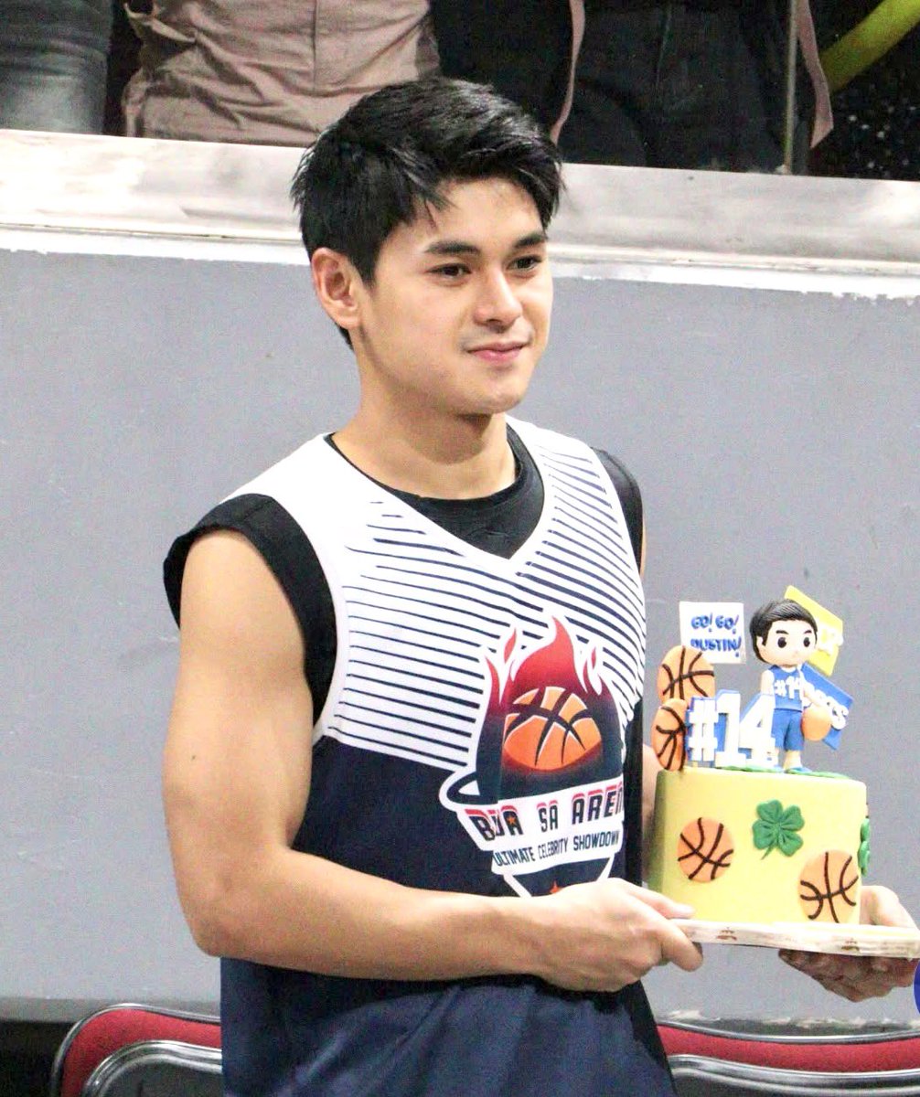 He is bulking! 🚬🧎‍♀️🥵 Bicepnation we’re about to rise! 🚬🚬🚬