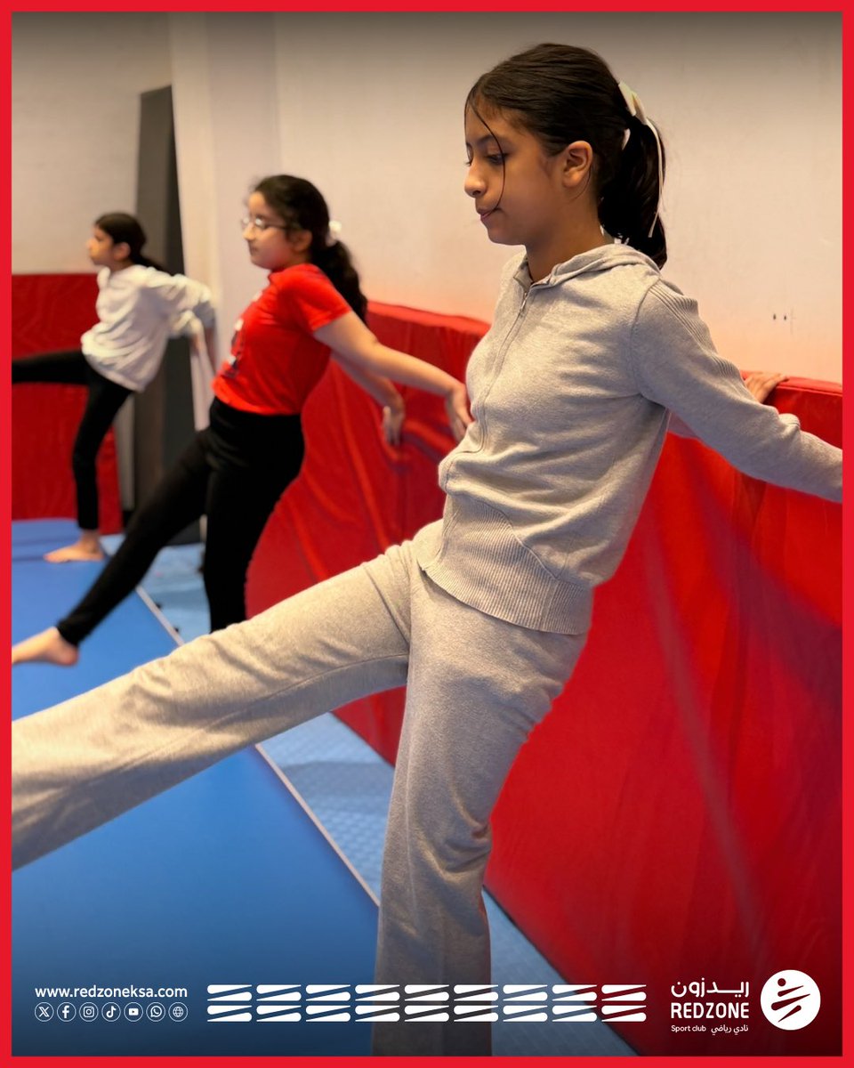 RedzoneKSA's tweet image. أبطالنا الصغار ✨
حماسهم يكبر… وثقتهم تكبر معهم✨🤍
#MuayThai
#Kickboxing
#Taekwondo
#Karate
#Gymnastics