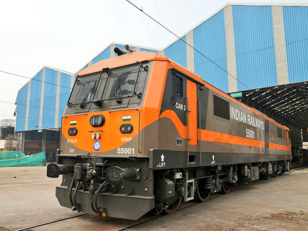 ecor_railfans's tweet image. D9 Locomotive maintenance and holding at D9 SHED #Visakhapatnam