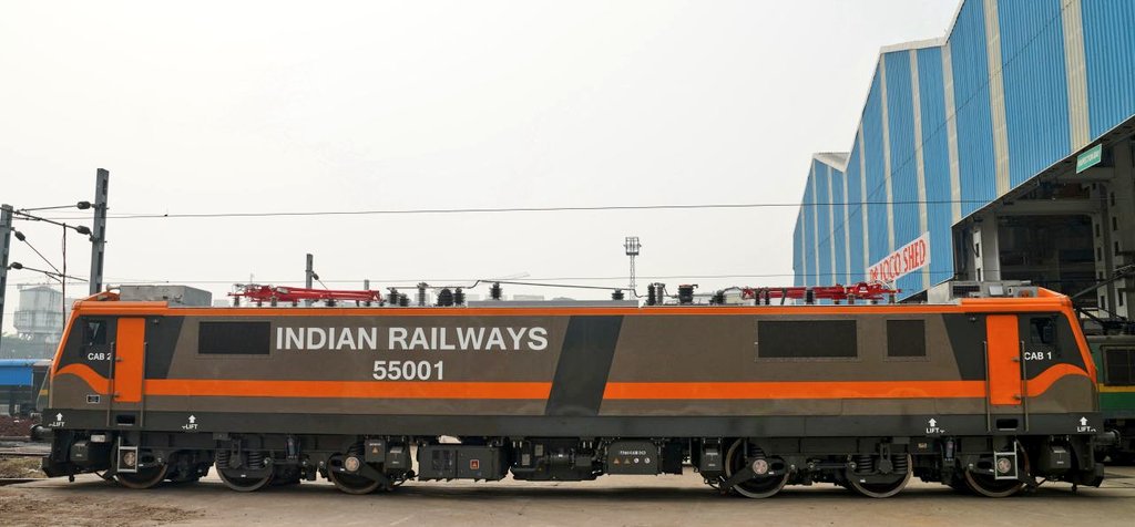 ecor_railfans's tweet image. D9 Locomotive maintenance and holding at D9 SHED #Visakhapatnam