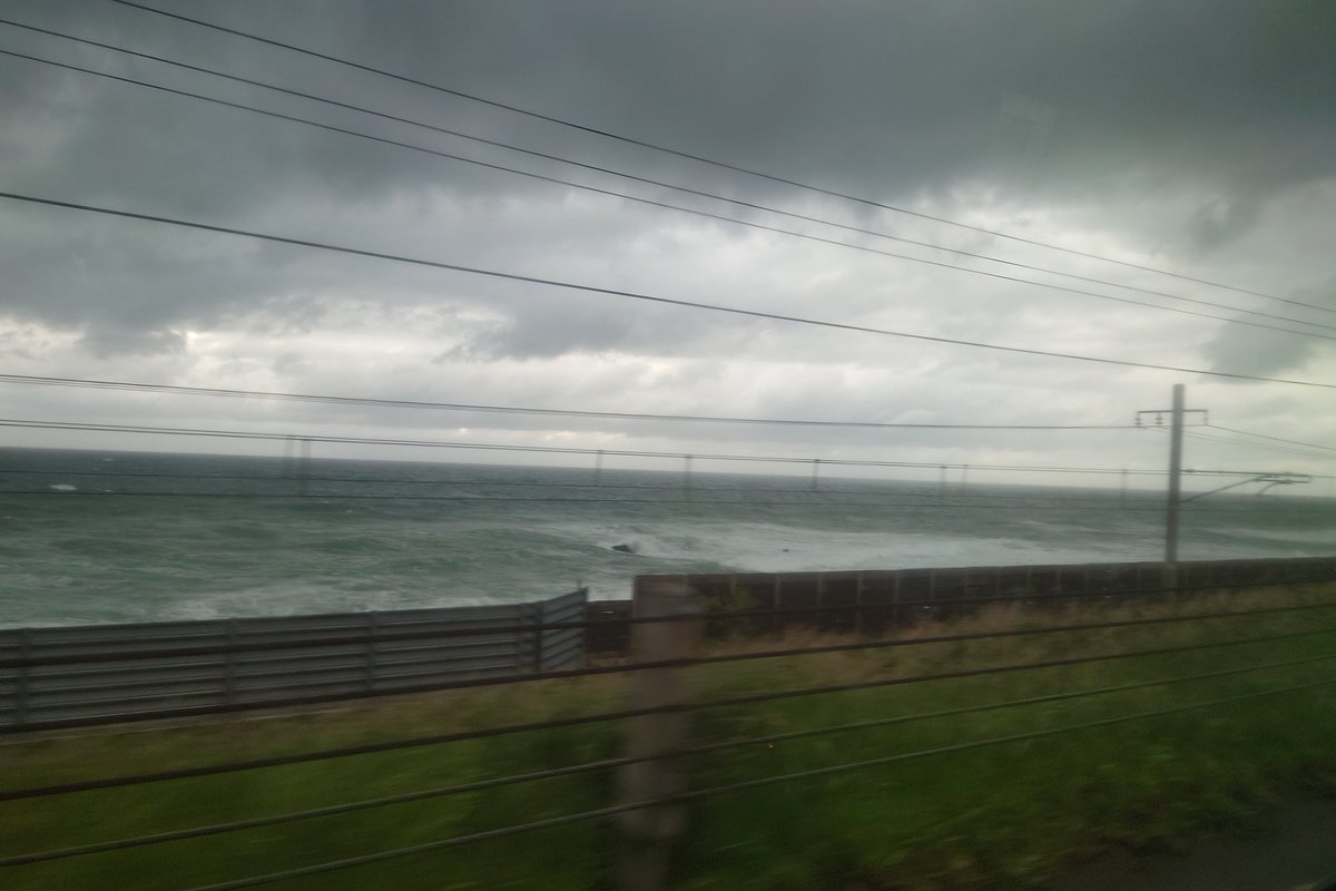良い天気だったけど風が強すぎて飛ばされかけた、、、帰りは大雨で海も大時化だったけど久しぶり遠出楽しかったです◎