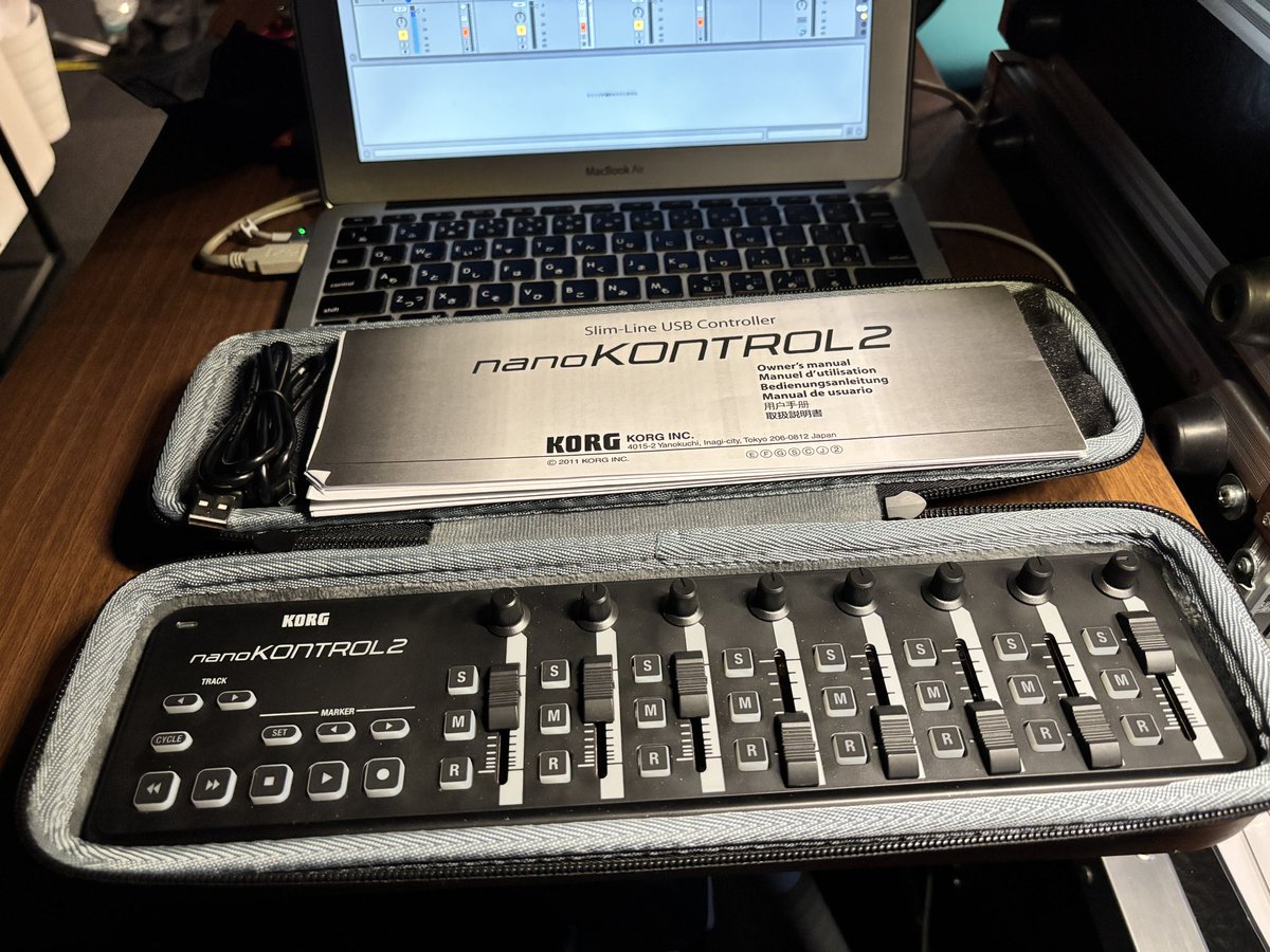 KF_1978's tweet image. Liveを覚えたての頃に購入したKORG nanoKONTROL2。
久しぶりに引っ張り出して、使ってみようと思い、ケースを購入。
卓の下に置いてポン出し❗️
ってか、nanoなだけに、GOボタン（全部のボタン）が小さい💦
#Ableton 
#live9 
#korg 
#nanoKONTROL2 
#ポン出し