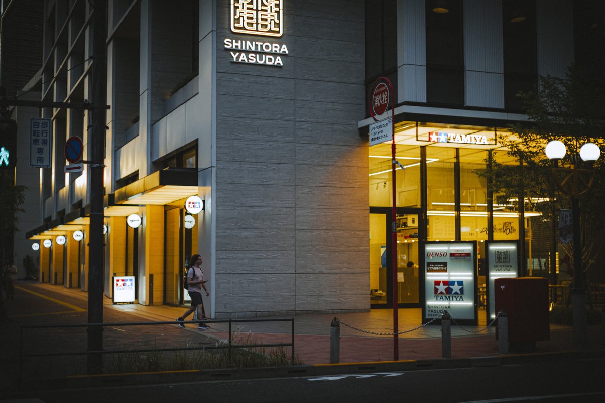 _23ch_'s tweet image. 初めて見た（時間なく入店せず）。

#photooftheday 
#streetphotography
#leica