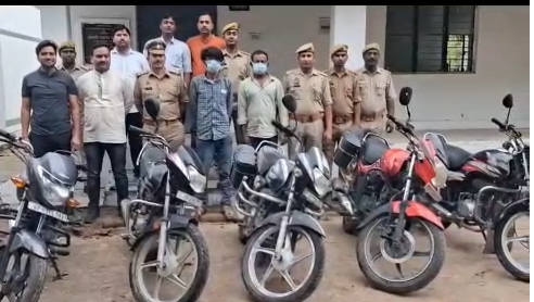 bstvlive's tweet image. सन्तकबीरनगर : बाइक चोर गैंग का पुलिस ने किया खुलासा

➡️चोरी की 5 बाइक, नगदी, दो आरोपी अरेस्ट
➡️नेपाल बार्डर पर बेचते थे चोरी की बाइक
➡️पुलिस लाइन में एएसपी ने किया खुलासा
 
#SantKabirNagar #Crime #UPPolice @santkabirnagpol