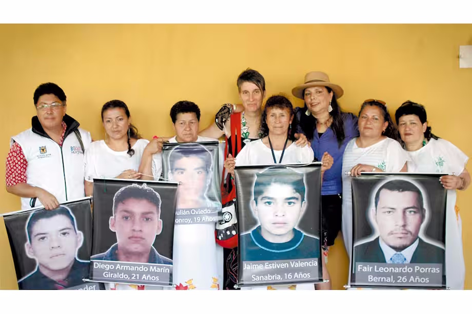 P_Cultural's tweet photo. En el documental “Retratos de familia”, se expone la experiencia de las Madres de Soacha, quienes denunciaron el asesinato de sus hijos con el escándalo de los llamados “falsos positivos” en Colombia, documentado por la Jurisdicción Especial para la Paz.

https://t.co/pPXKoapDWT https://t.co/vomEMeMAvn