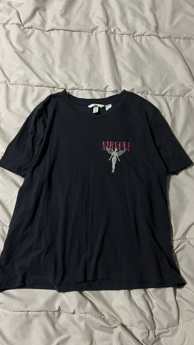 qpyary's tweet image. เสื้อวงnirvana h&amp;amp;m สีเทาเข้มอกได้ถึง46 ยาว24.5 สภาพดีสวยมากผ้าใส่สบาย 70บาท #เสื้อวง #เสื้อวงnirvana #Nirvana  #ส่งต่อstylist #ส่งต่อเสื้อผ้ามือ2 #ส่งต่อเสื้อผ้า #เสื้อผ้าy2k #ส่งต่อfeelfree #ส่งต่อcintage #ส่งต่อbeming #โล้ะตู้ #โล้ะตู้เสื้อผ้า