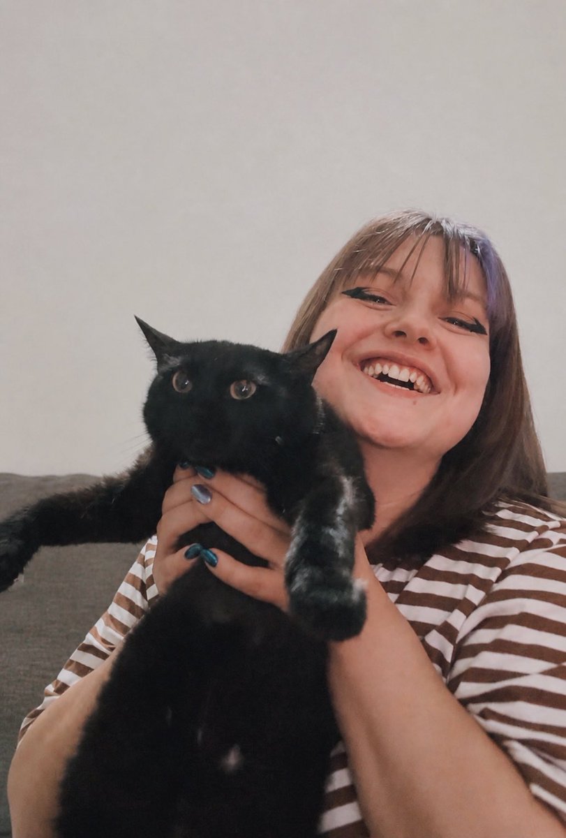 CB97LYRICS's tweet photo. pais de pet 🐈‍⬛

#armyselcaday https://t.co/A76tIlLt3U