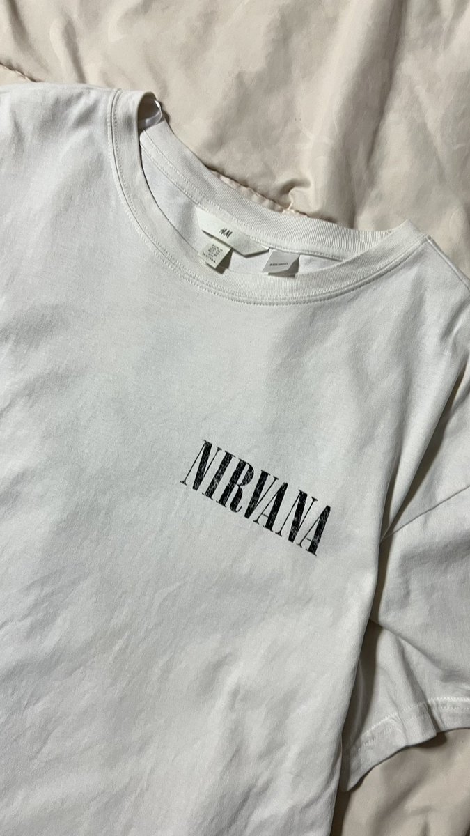 qpyary's tweet image. เสื้อวงnirvana h&amp;amp;m สีครีมอกได้ถึง44 ยาว26-27 สภาพดีสวยมากผ้าใส่สบาย 70บาท #เสื้อวง #เสื้อวงnirvana #Nirvana  #ส่งต่อstylist #ส่งต่อเสื้อผ้ามือ2 #ส่งต่อเสื้อผ้า #เสื้อผ้าy2k #ส่งต่อfeelfree #ส่งต่อcintage #ส่งต่อbeming #โล้ะตู้ #โล้ะตู้เสื้อผ้า