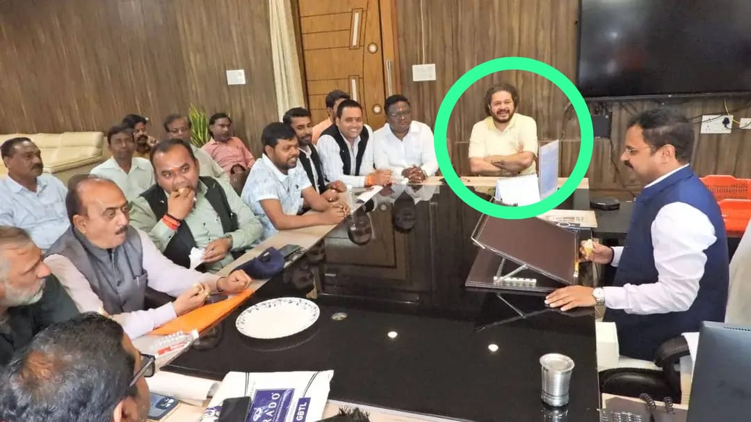 Kanpurneeds's tweet image. ज़रूर कोई आवश्यक प्रार्थना पत्र देने आए होंगे बंटी भैया वैसे तो नगर निगम में कदम रखना बन्द ही कर दिया है।
#Kanpur #भावीविधायक