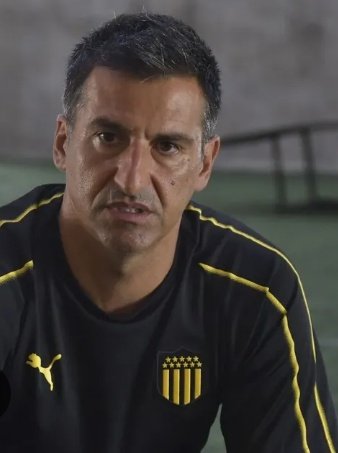 Es momento de un proyecto que apueste a los juveniles con 5 o 6 experientes. De un equipo ágil, dinámico. Moderno. 

Nos recuerdo que la última Libertadores se ganó así. Hace mucho tiempo, cierto; pero esa es la realidad.

Es momento de Marcelo Broli.
Un tipo de la casa, además.
