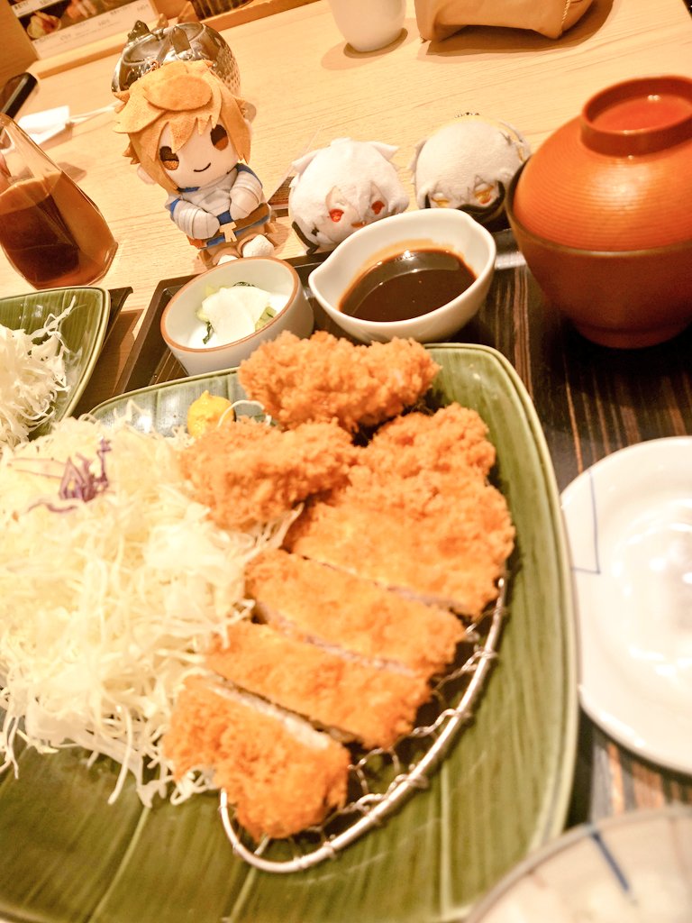 Gunta0nenn's tweet photo. しゅうまつにセントレア空域で味噌カツたべたよ。騎空士さんたちの集まりを見学したよ。 https://t.co/tKbQA3IJWG