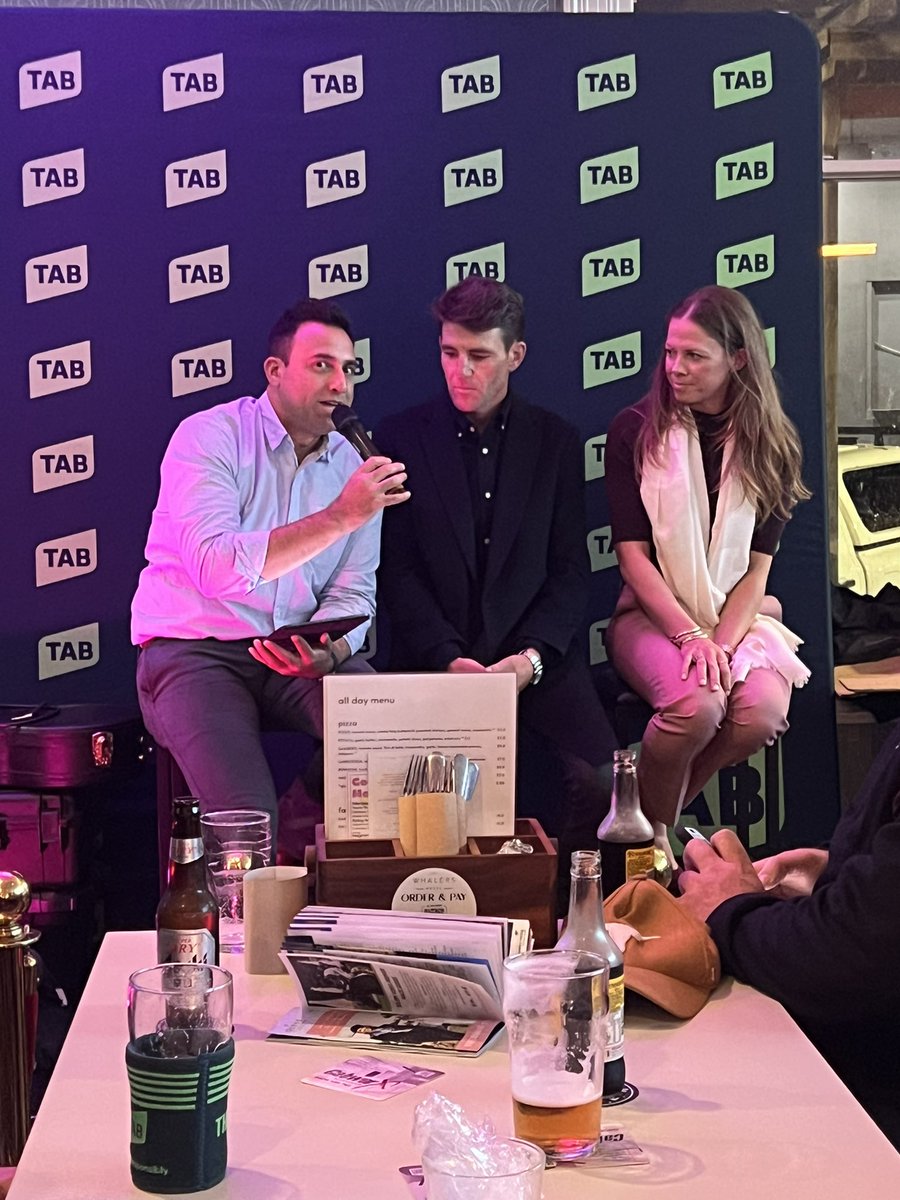 1000giggles's tweet photo. @tabcomau 💚🐎 night at #WhalersHotel #TheBool #MayCarnivaleEve with ST⭐️R @marcohlmus & ST⭐️R @racingblogger in the house #Unboolievable 🤩🐎🫶🥳 https://t.co/N1z3d7mkEY