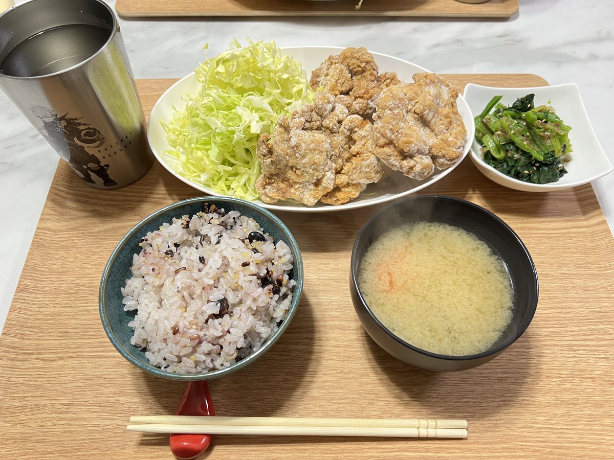 Yabex10's tweet photo. 最近の美味しかったメニュー

①若芽ひじきと竹輪のナムル
②水菜とシラスと豆腐のサラダ
③高野豆腐のジュワーを厚揚げで再現
④サバ缶炊き込みご飯
⑤みんな大好き唐揚げ

#晩ごはん https://t.co/kGCZWiSxMI