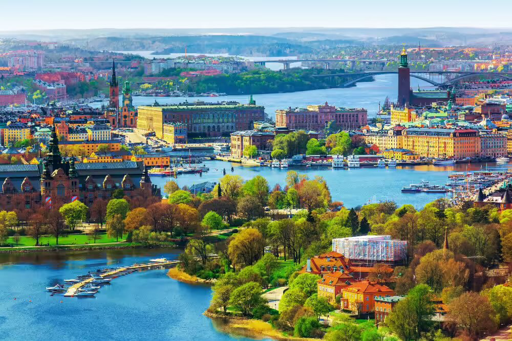 NiohBerg's tweet image. Sweden seems to have finally implemented real immigration requirements:

Sweden has just approved that to obtain citizenship, the following must be required:

- You must have least 8 years of residence
- You must have a stable income
- You can't have received any benefits
- You