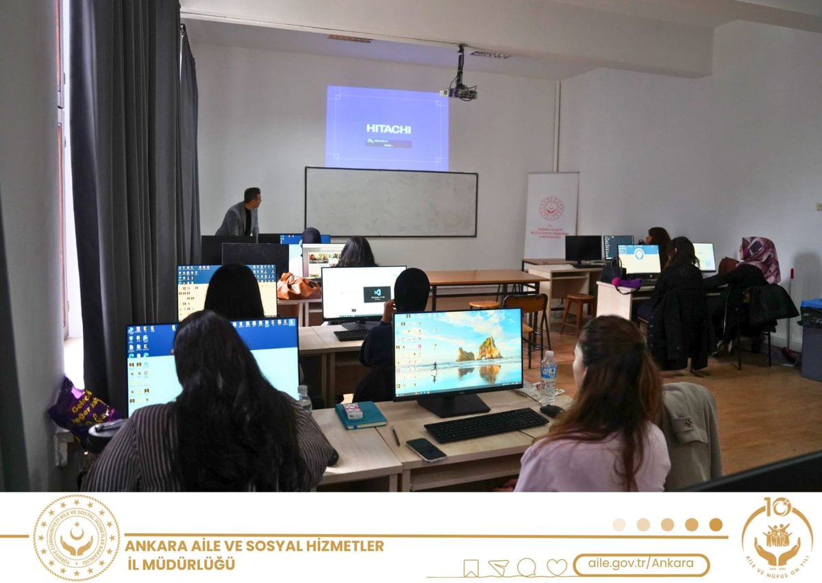Ankaraashm's tweet photo. AB Dış İlişkiler ve Proje Hizmetleri Birimi, Gazi Üniversitesi Sürekli Eğitim Merkezi ve Novarge paydaşlığında Erasmus+ kapsamında UNWIND #projesi ile kadınların dijital dünyada becerilerini geliştirerek iş fırsatlarına erişimlerini desteklemeye yönelik eğitim başladı!👩🏻‍💻🖱 https://t.co/lMa2yQHt4v