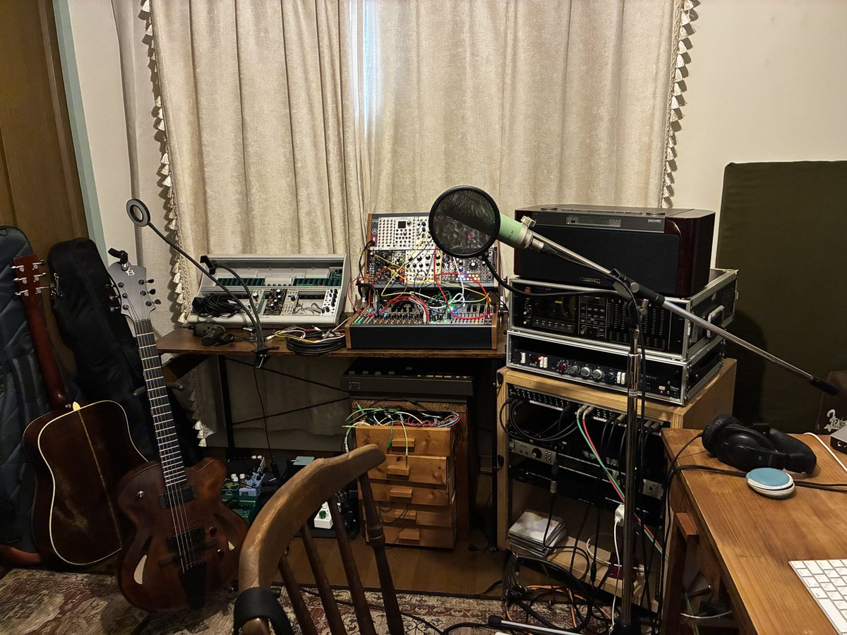 hirosawatadashi's tweet image. いい感じで散らかってきました🐕

#25周年　#album #recording