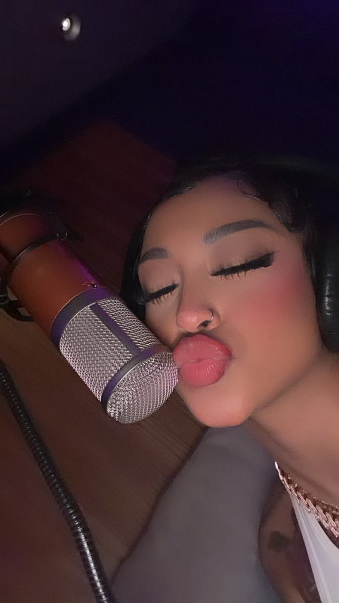 Greyssed🌚🦋💜 tweet media