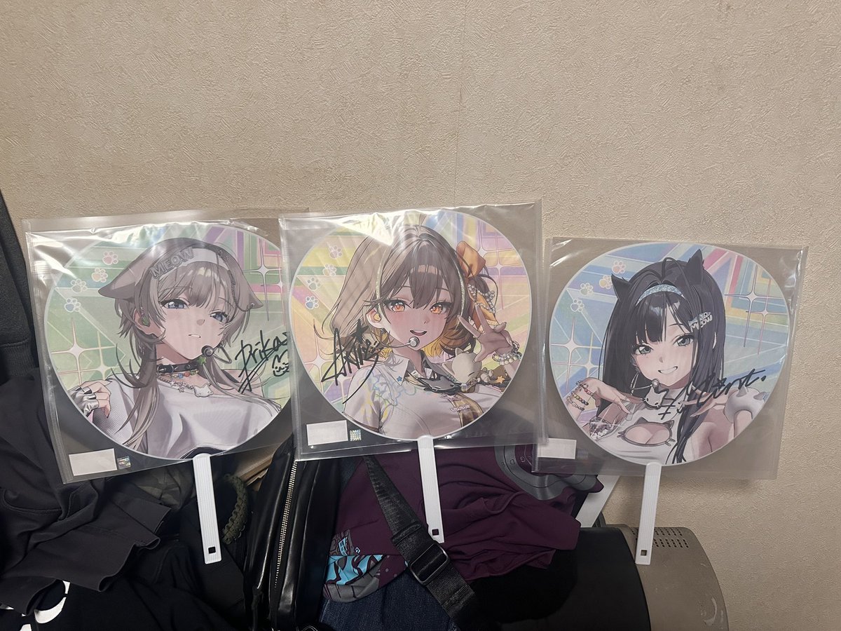 code_reidon's tweet image. そして戦利品は､うちわとクリアファイル｡
3人揃って買いました。
イェイ！
可愛いっ！

#NIKKE #ニケ #メガニケ #タワレコニケ
#NIKKE3周年半記念
#NIKKEAnniversary