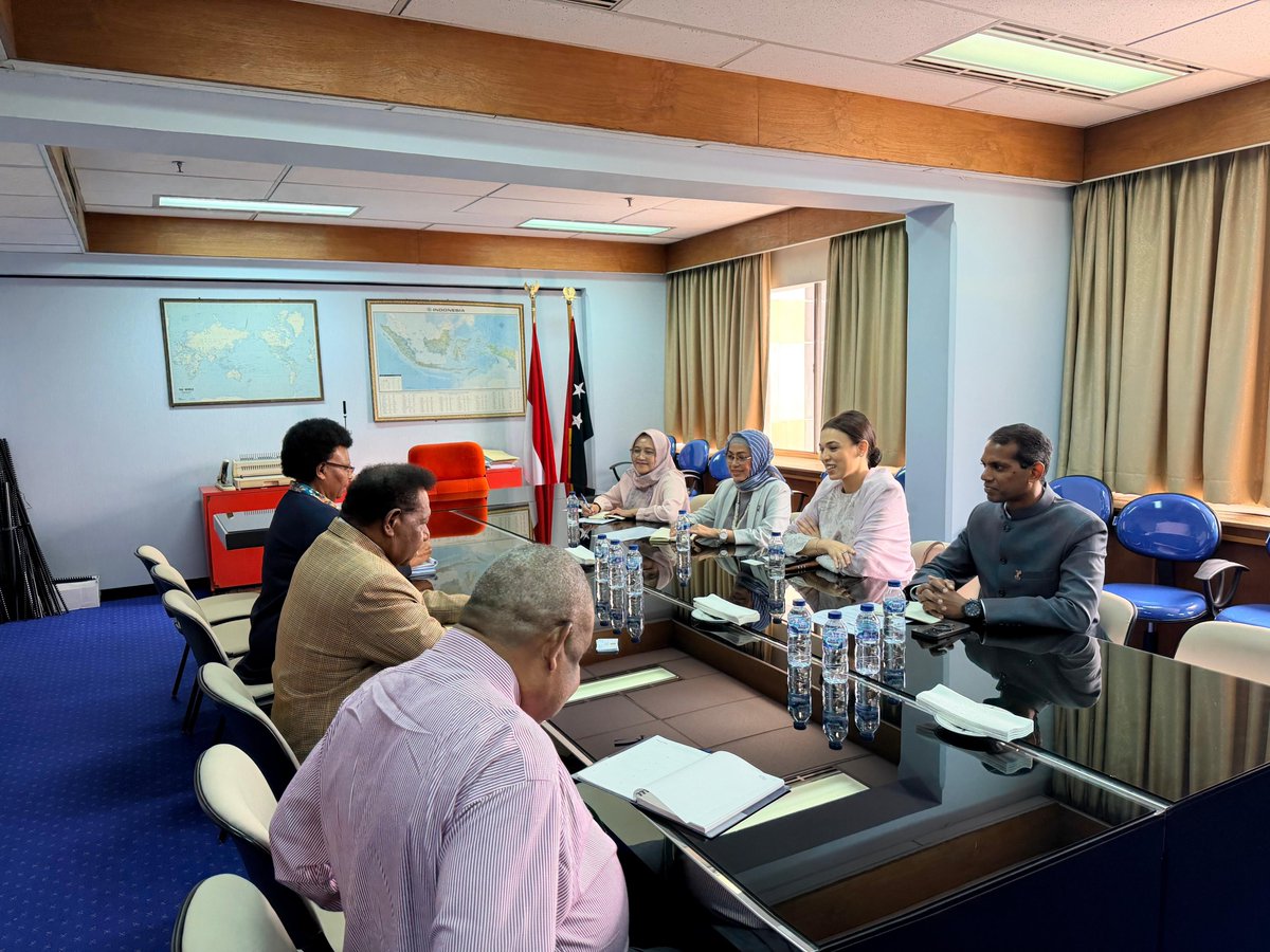 CPOPC_NET's tweet photo. CPOPC held a courtesy meeting with H.E. Simon Namis, Ambassador of Papua New Guinea to the Republic of Indonesia, reaffirming its commitment to strengthen cooperation, amplify the voice of producing countries, and support sustainable palm oil development🇵🇬🤝 https://t.co/CkyrDMd30u