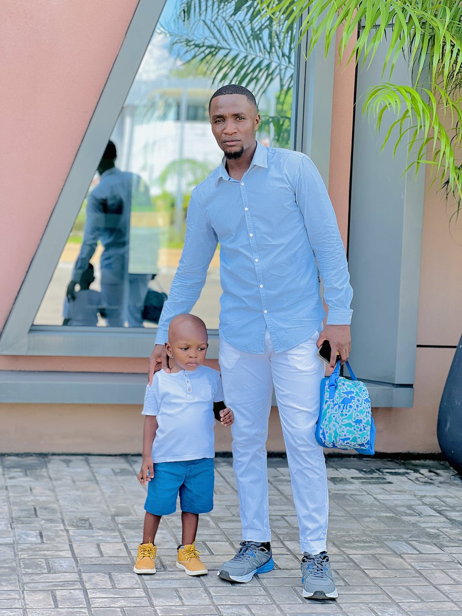 Rhamcy_Mbongo's tweet photo. N'importe quel imbécile peut avoir un enfant. Cela ne fait pas de vous un père. C'est le courage d'élever un enfant qui fait de vous un père. https://t.co/xQrb7FqsXj